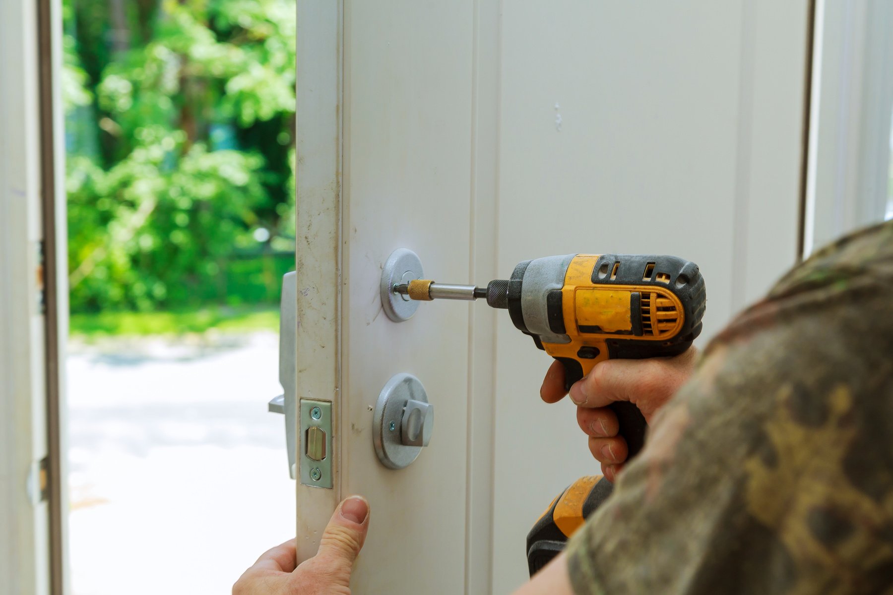 Installation Locked Interior Door Knobs 